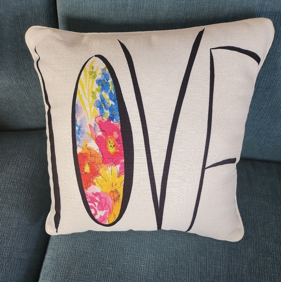 🩷ACCENT PILLOW🩷 - Picture 1 of 3